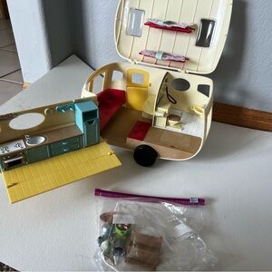 Calico Critter Sylvanian Families Vintage Caravan with Accessories